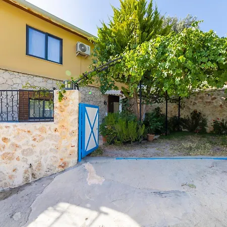 Orpheus - Kalkan, Islamlar