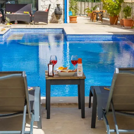 Vilă Orpheus - Kalkan, Islamlar