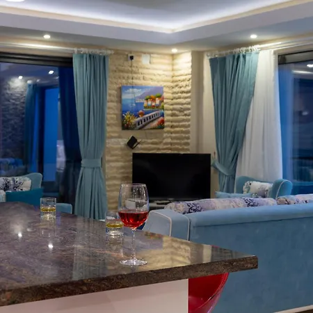 Orpheus - Kalkan, Islamlar Vilă